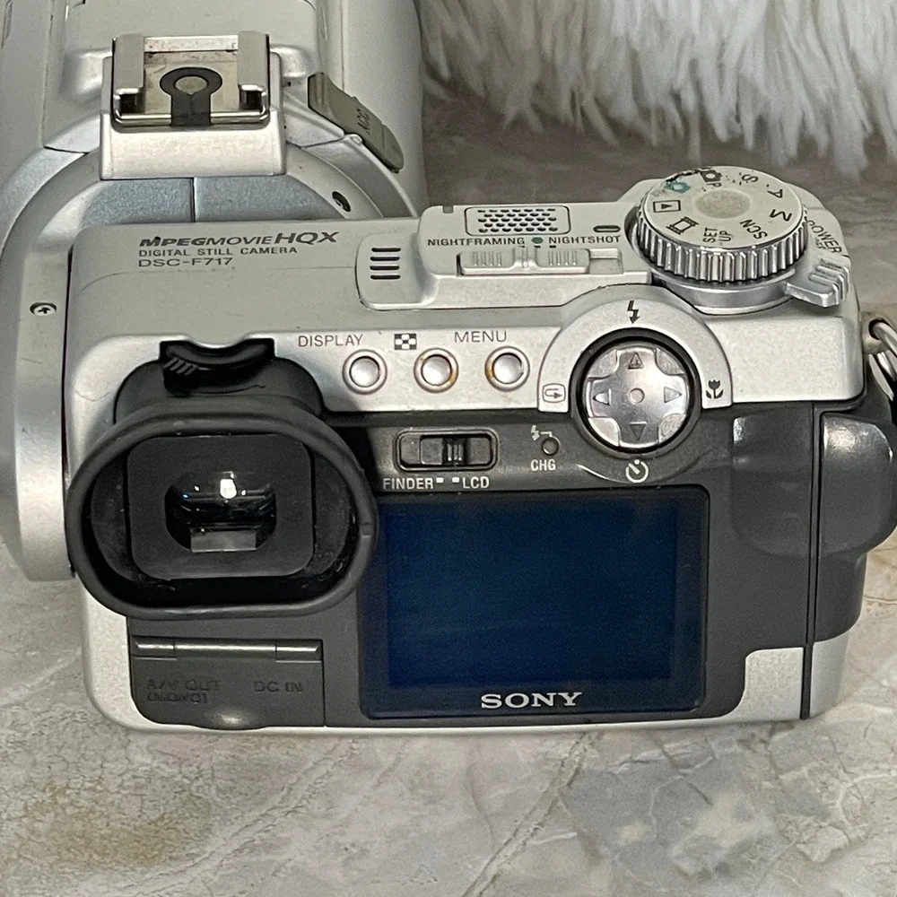 READ Sony Cyber-shot DSC-F717 Digital Camera Carl Zeiss Lens Silver Bundle Parts